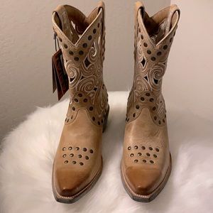Ariat Cowboy Boots NWT - Paloma
